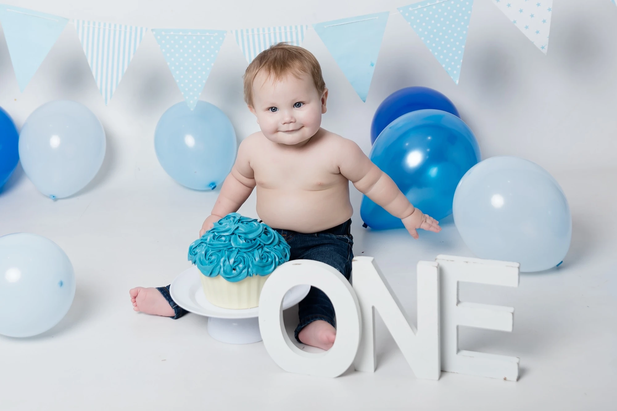 Cake Smash Photography in Gledswood Hills