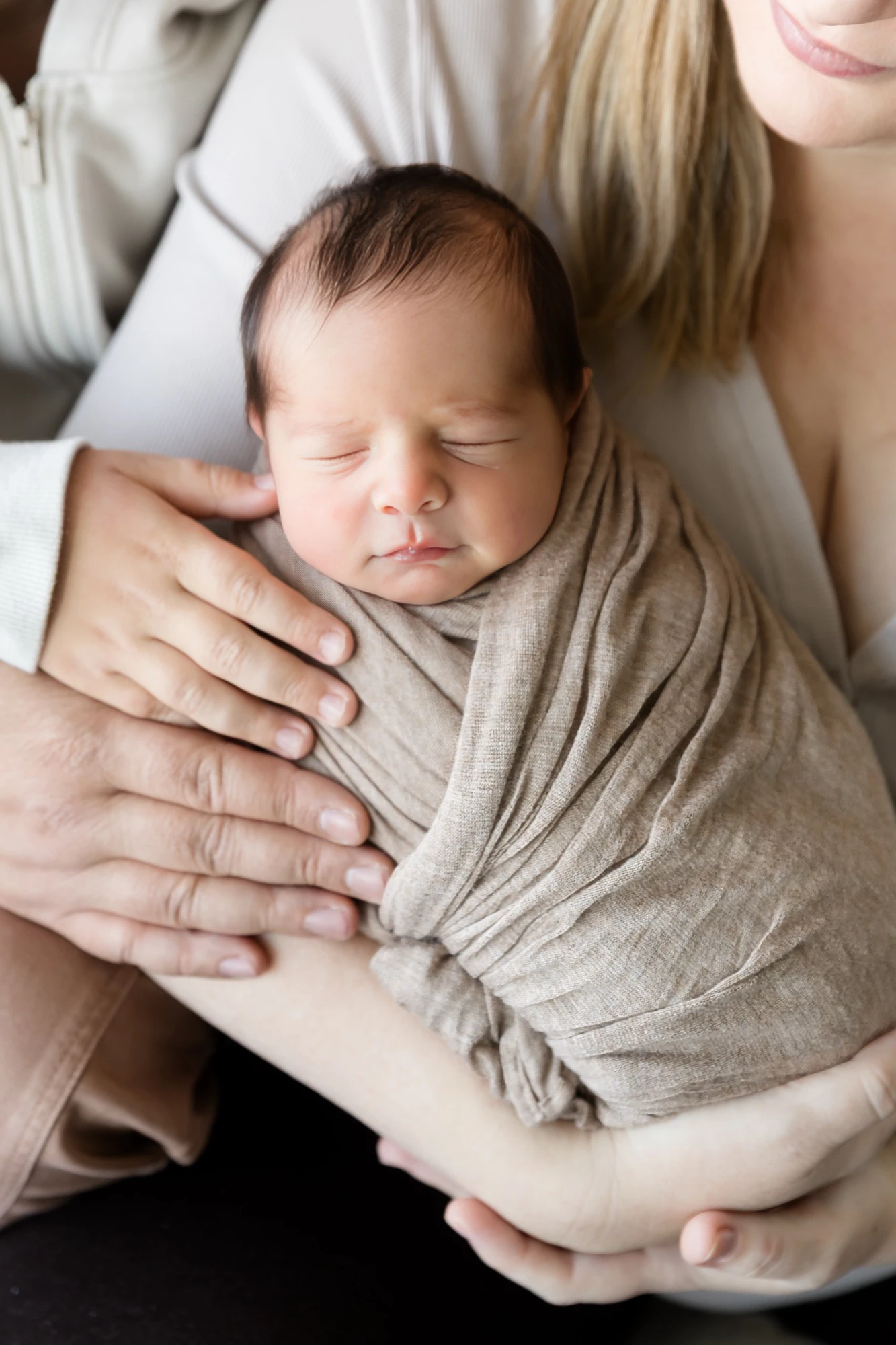 Newborn session at The George Center, Gledswood Hills — sample 3