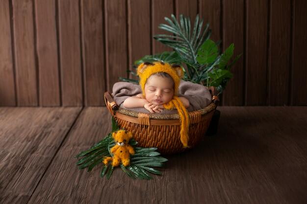 How to Position Newborns for Photos 3