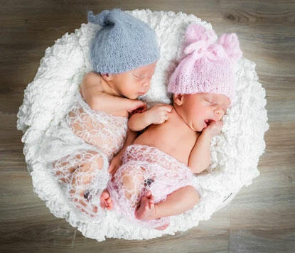 Twins Newborn Photography Ideas 3