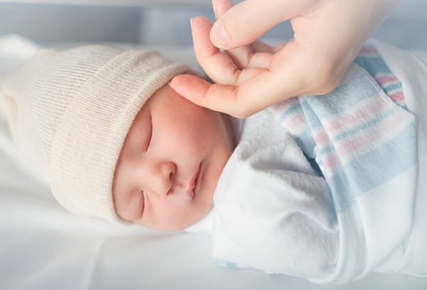 The Critical First 12 Days for Magical Baby Photos